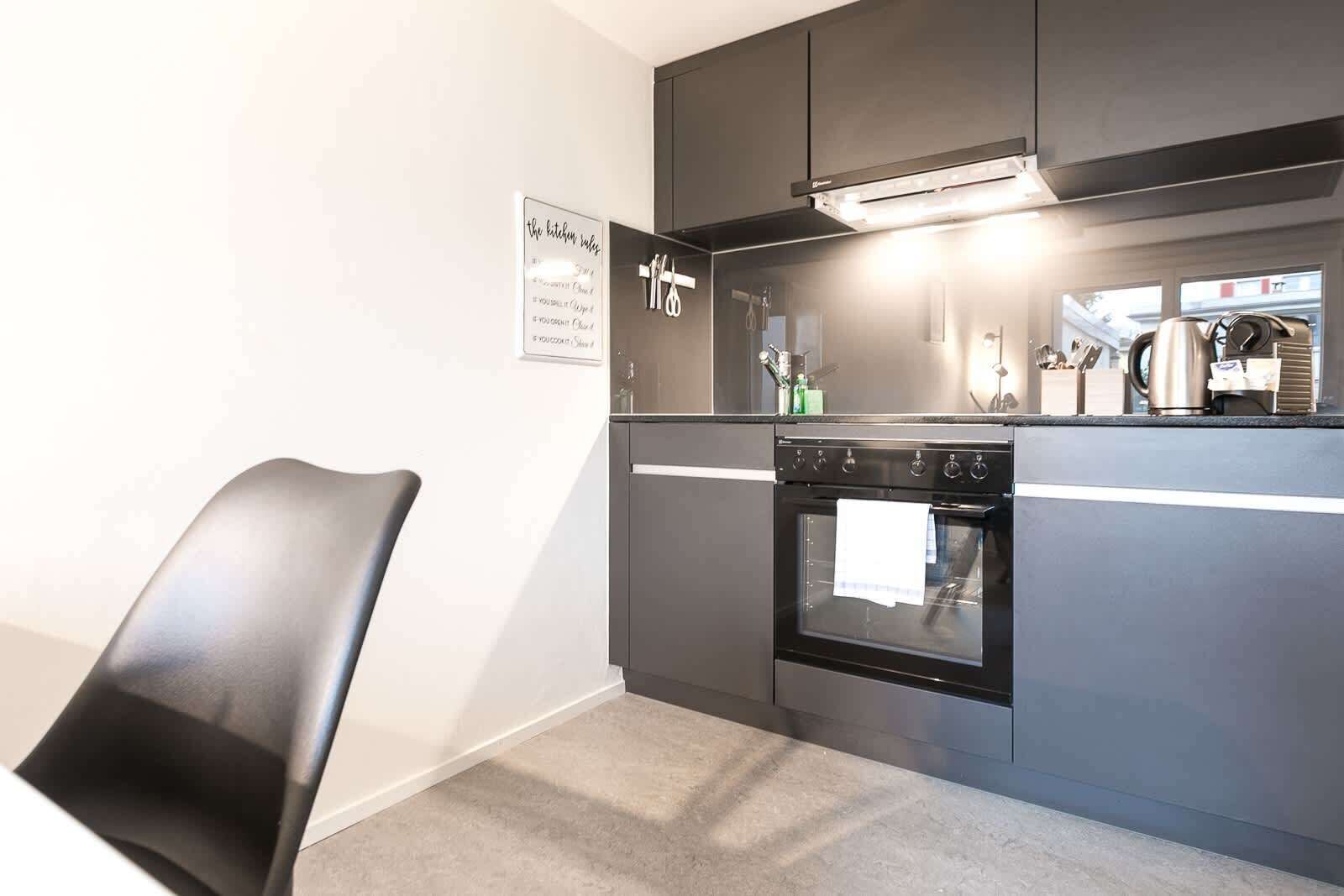 Fridge, oven, stovetop, dishwasher