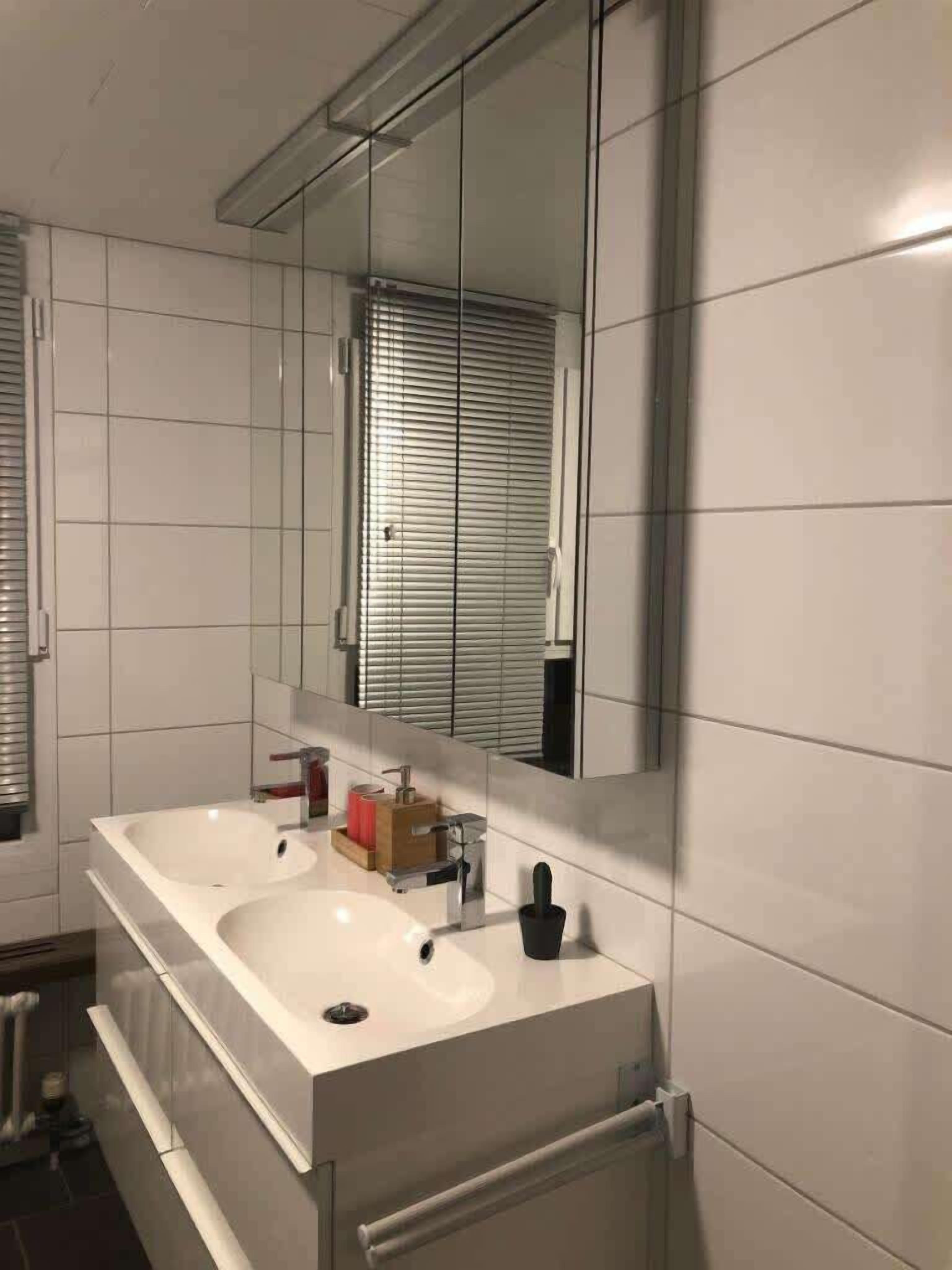 Douche, sèche-cheveux