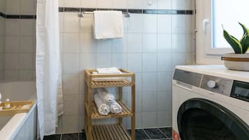 Douche, sĂšche-cheveux