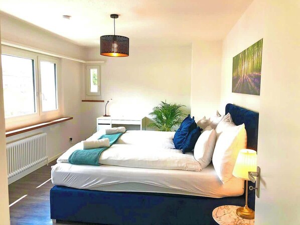 2 habitaciones, tabla de planchar con plancha, wifi y ropa de cama 