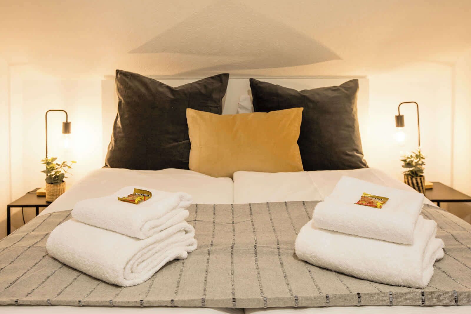 2 室のベッドルーム、アイロン / アイロン台、WiFi、ベッドシーツ