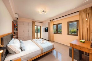 3 bedrooms, in-room safe, iron/ironing board, free WiFi - Villa Mirsini Private Pool & Jacuzzi (Georgioupoli)