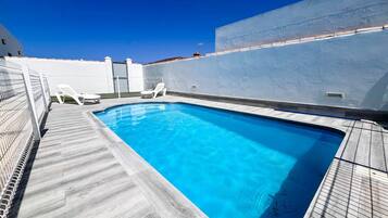 Hồ bơi ngoài trời