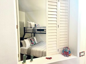 3 bedrooms, desk, iron/ironing board, WiFi
