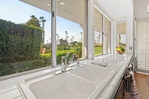 Interior - 3rd Hole Hideaway–A Golf Dream at Desert Princess! (Cathedral City)