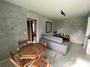 Comfort-Apartment, Stadtblick | Wohnbereich