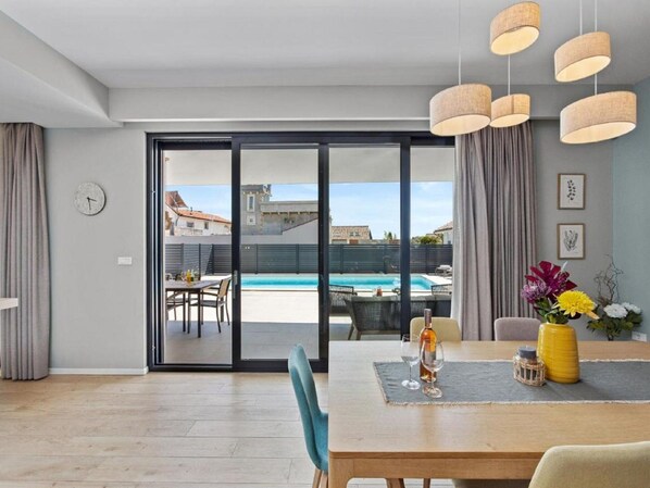 Villa | Dining - Modern Villa With Swimming Pool and sea View (Vodnjan)