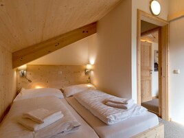 4 habitaciones, muebles diferentes y ropa de cama 