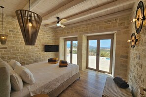 2 slaapkamers, een kluis op de kamer, een strijkplank/strijkijzer