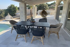 Outdoor dining - Villa Chalarosi, natural stone villa with panoramic views and heated pool (Prines)