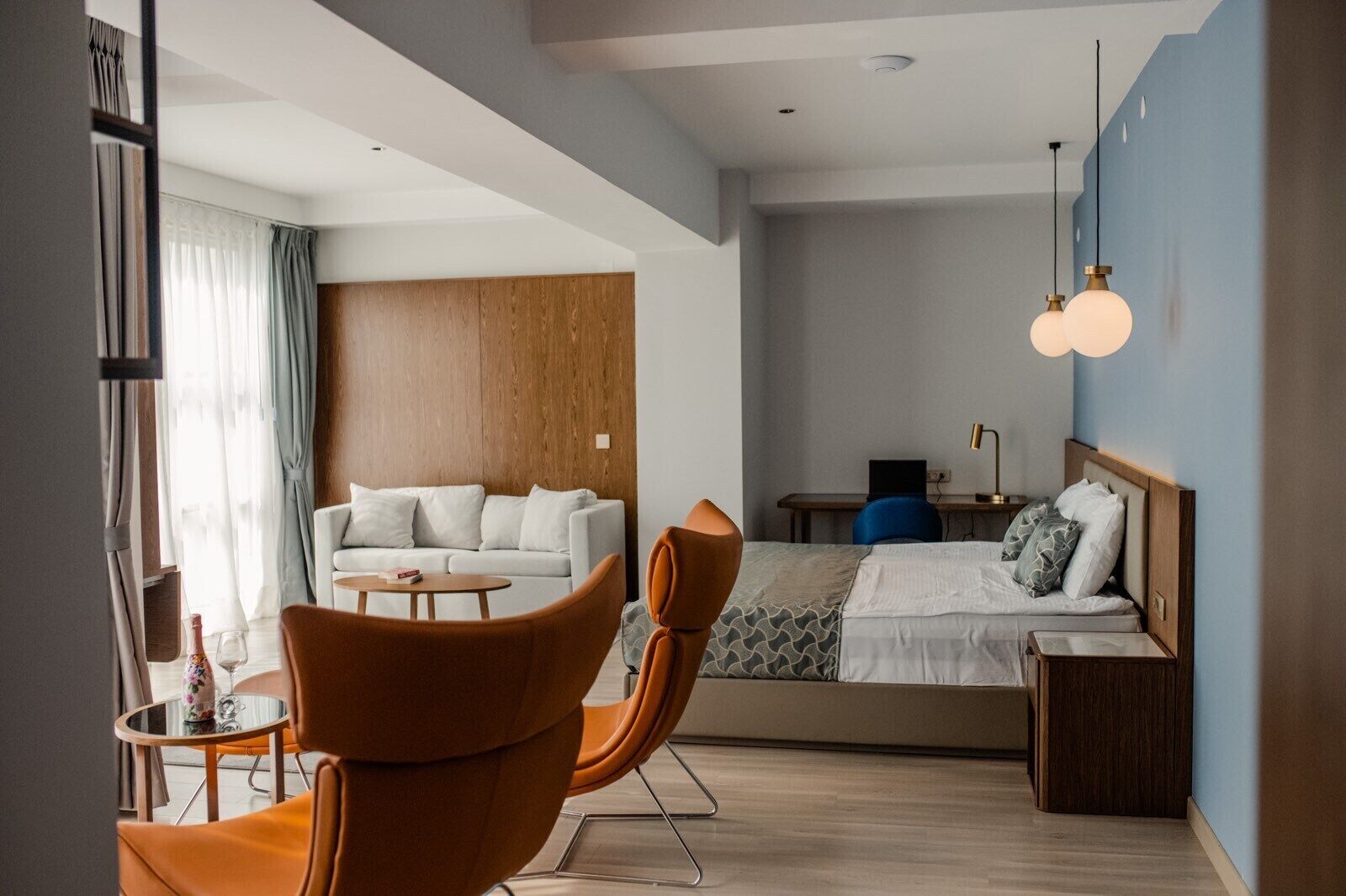 Deluxe-Doppel- oder -Zweibettzimmer, Seeblick | Schreibtisch, schallisolierte Zimmer, kostenloses WLAN