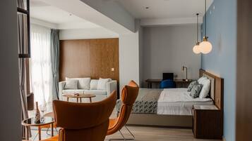 Deluxe-Doppel- oder -Zweibettzimmer, Seeblick | Schreibtisch, schallisolierte Zimmer, kostenloses WLAN