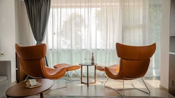 Deluxe-Suite, Seeblick | 1 Schlafzimmer, Schreibtisch, schallisolierte Zimmer, kostenloses WLAN