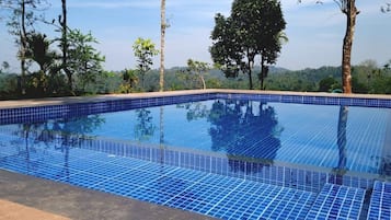 15 outdoor pools