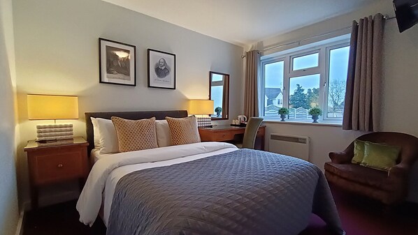 Chambre Double, 1 lit double, salle de bains privée | Vue sur le jardin