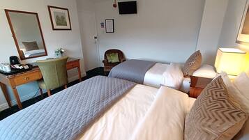 Phòng 3, phòng tắm dùng chung | Phòng tắm | Đồ dùng nhà tắm miễn phí, khăn tắm, giấy vệ sinh