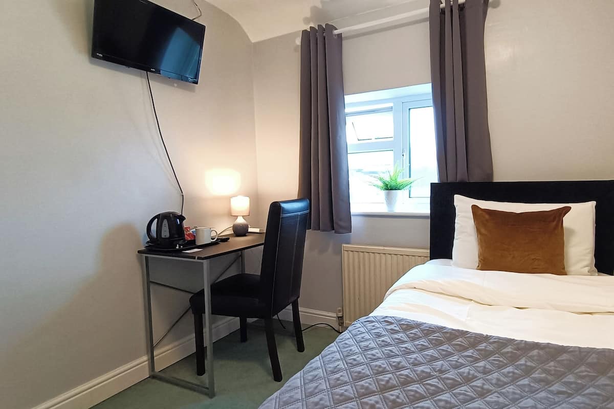 Comfort Single Room, 1 Single Bed, Shared Bathroom | Desk, laptop workspace, blackout curtains, free WiFi
