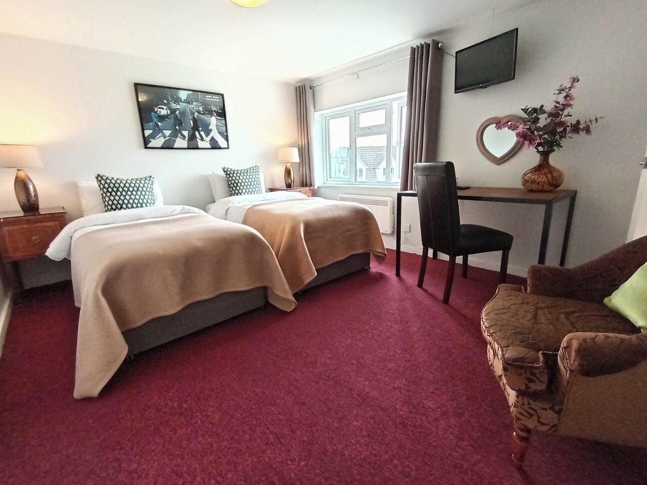 Twin Room, Private Bathroom | Desk, laptop workspace, blackout drapes, free WiFi