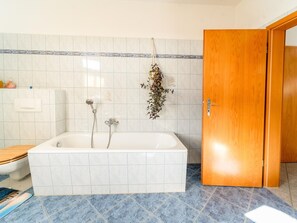 Apartment | Bathroom