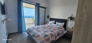 3 Schlafzimmer, Schreibtisch, Bügeleisen/Bügelbrett, Reisekinderbett