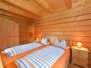 House | 3 bedrooms, individually furnished, bed sheets - Holiday Home in Bayerisch Eisenstein Near Forest (Bayerisch Eisenstein)