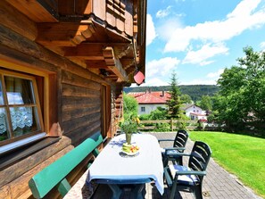 House | Dining - Holiday Home in Bayerisch Eisenstein Near Forest (Bayerisch Eisenstein)