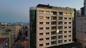 Front of property - Wenirvana Suits Hotel (Mezitli)