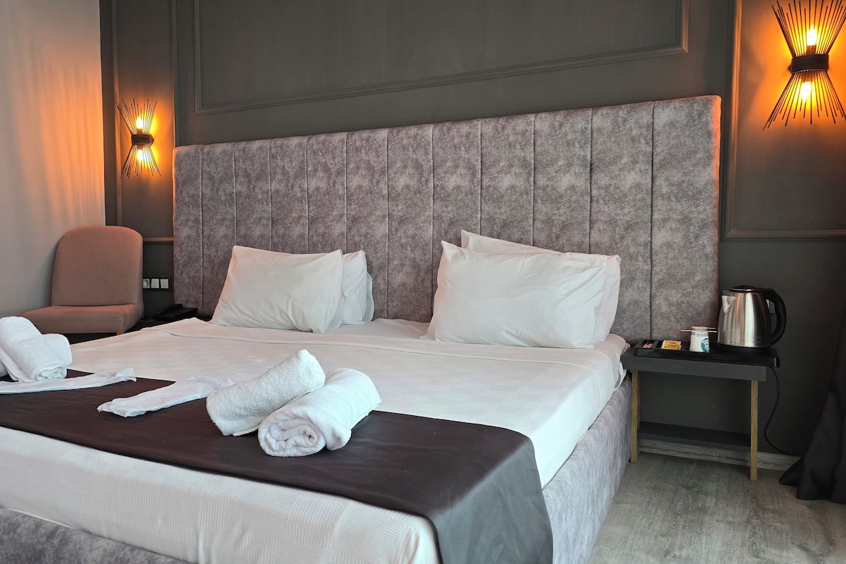 Standard Double Room, City View | 1 bedroom, Egyptian cotton sheets, premium bedding, minibar