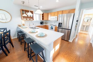 Fridge, microwave, oven, stovetop - BAYVIEW! New to Market! Walking Distance to Shops & Restaurants! (St. George Island)