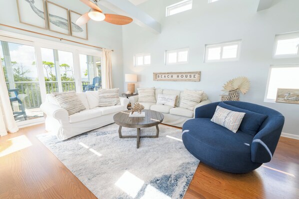 Smart TV - BAYVIEW! New to Market! Walking Distance to Shops & Restaurants! (St. George Island)