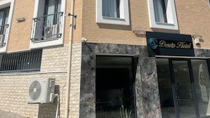 Front of property - DENİZ HOTEL (Izmir)