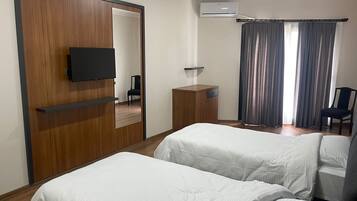 Kamar Twin Bisnis, balkon, pemandangan kota | Ruang kerja ramah laptop dan Wi-Fi gratis