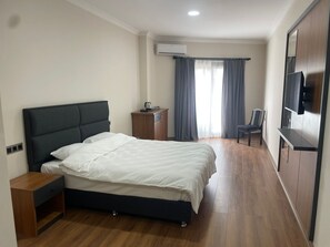 Espacio para trabajar con laptop y wifi gratis