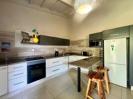 Classic Villa, Patio, Garden View | Private kitchen