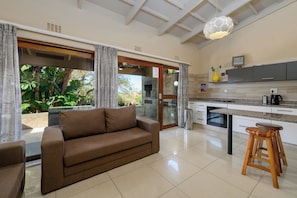 Classic-villa - terrasse - udsigt til have | Privat køkken