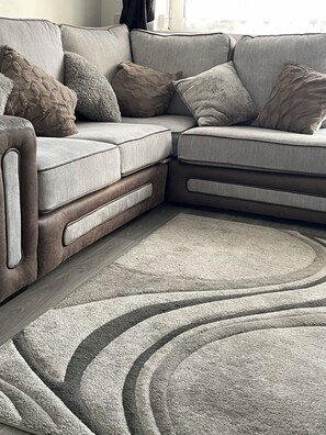 Living area - Comfortable 2-bedroom apartment in awesome London with WiFi (London)