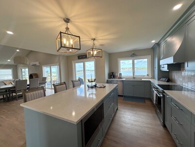 Water Front Cottage On The Sou'West River, Close To Amazing Beaches and Golfing