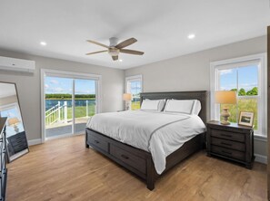 5 bedrooms, WiFi, bed sheets