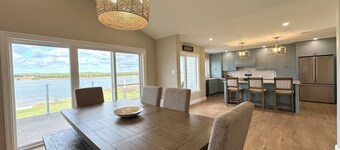 Water Front Cottage On The Sou'West River, Close To Amazing Beaches and Golfing
