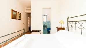 5 slaapkamers, een strijkplank/strijkijzer, gratis wifi, beddengoed