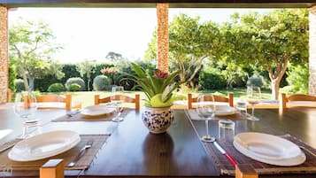 Outdoor dining