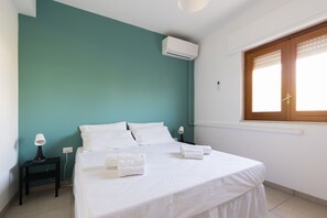 4 chambres, fer et planche à repasser, accès au Wi-Fi (inclus)