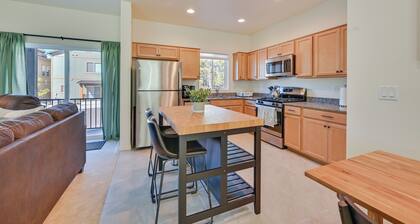2 Mi to Dtwn Flagstaff: Home w/ Balcony!