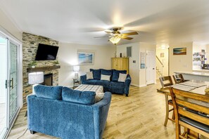 Apartment (3 Bedrooms) | Interior - 2 Mi to Rehoboth Beach: Home w/ Sunroom! (Rehoboth Beach)