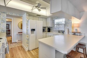 Apartment (2 Bedrooms) | Interior - Beachfront Condo w/ Pool Access in Ponce Inlet (Ponce Inlet)