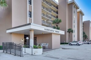 Apartment (2 Bedrooms) | Interior - Beachfront Condo w/ Pool Access in Ponce Inlet (Ponce Inlet)