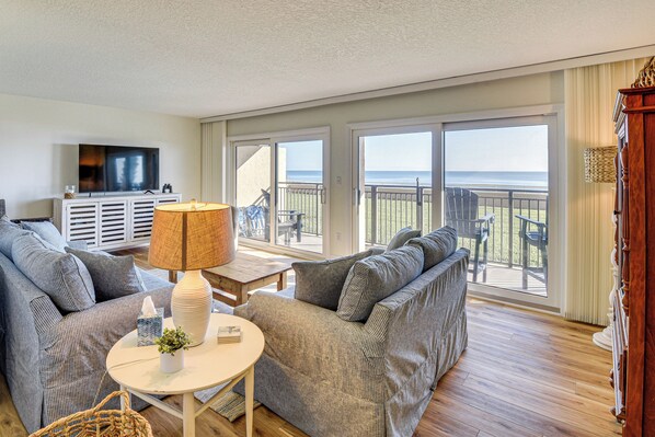 Apartment (2 Bedrooms) | Interior - Beachfront Condo w/ Pool Access in Ponce Inlet (Ponce Inlet)