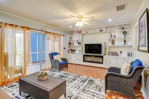 House (5 Bedrooms) | Interior