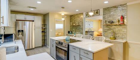 House (5 Bedrooms) | Interior