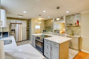 House (5 Bedrooms) | Interior